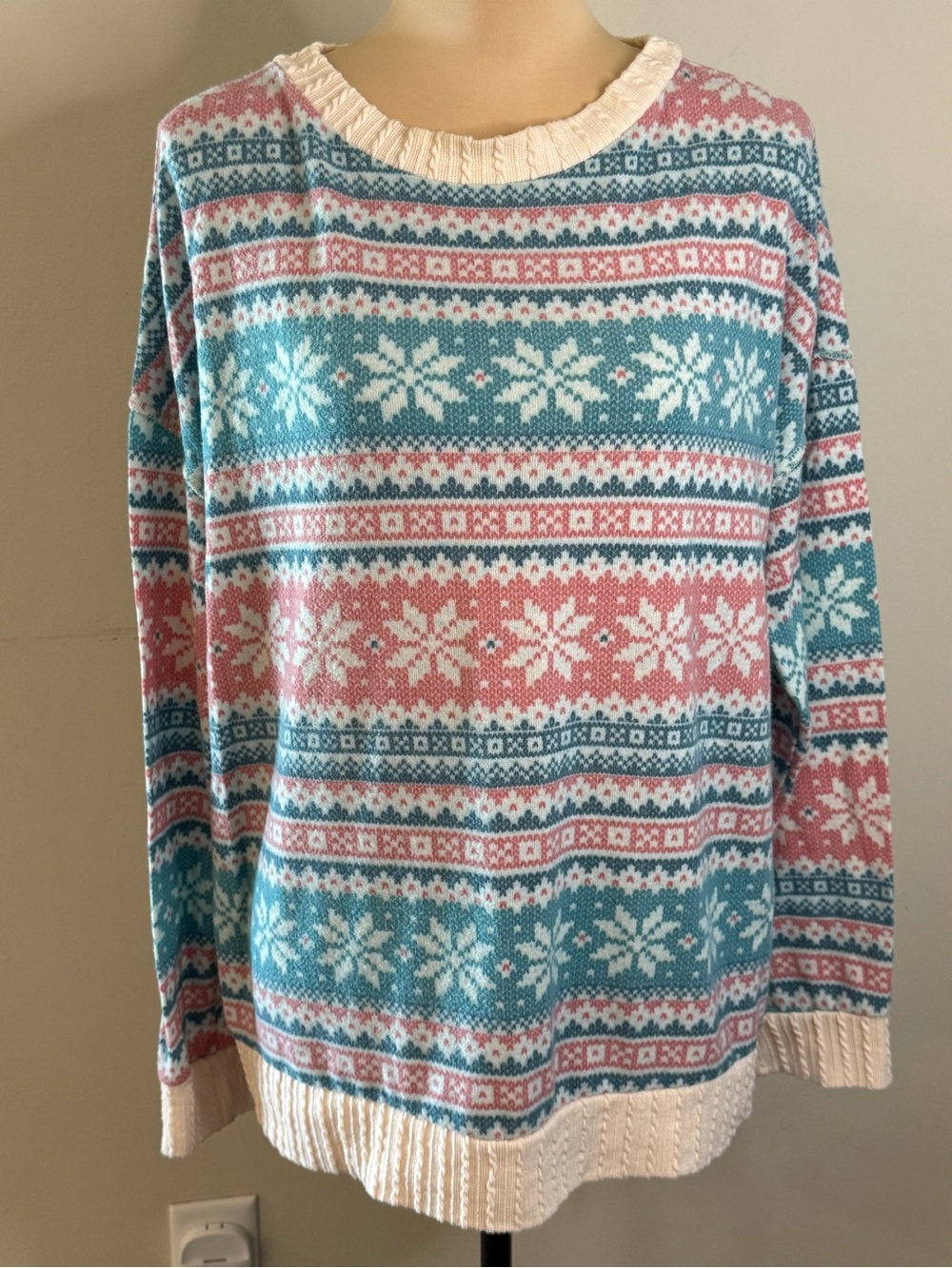 Haptics plush lightweight snowflake fair isle pattern sweater LG